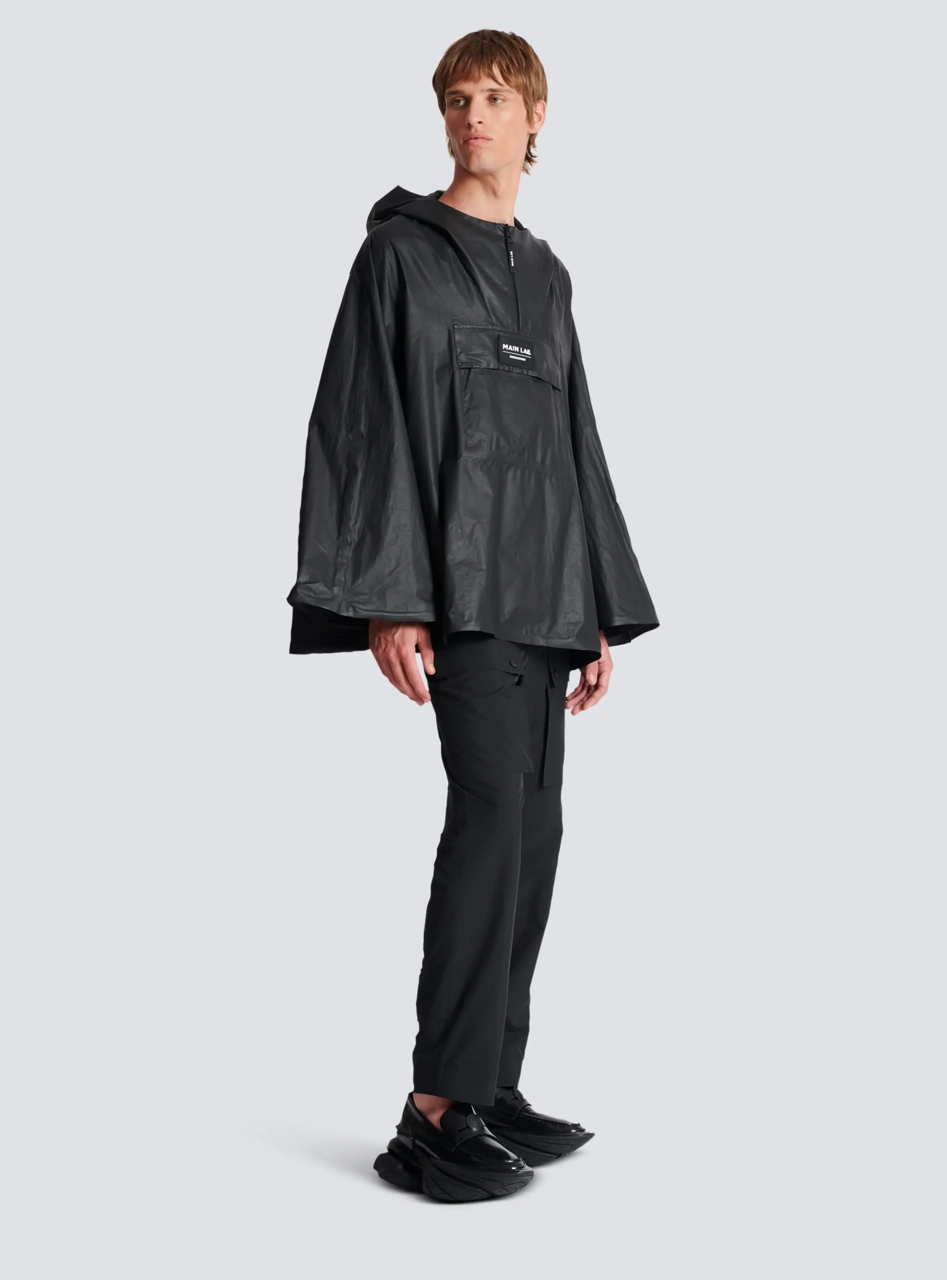 Balmain Main Lab Cape