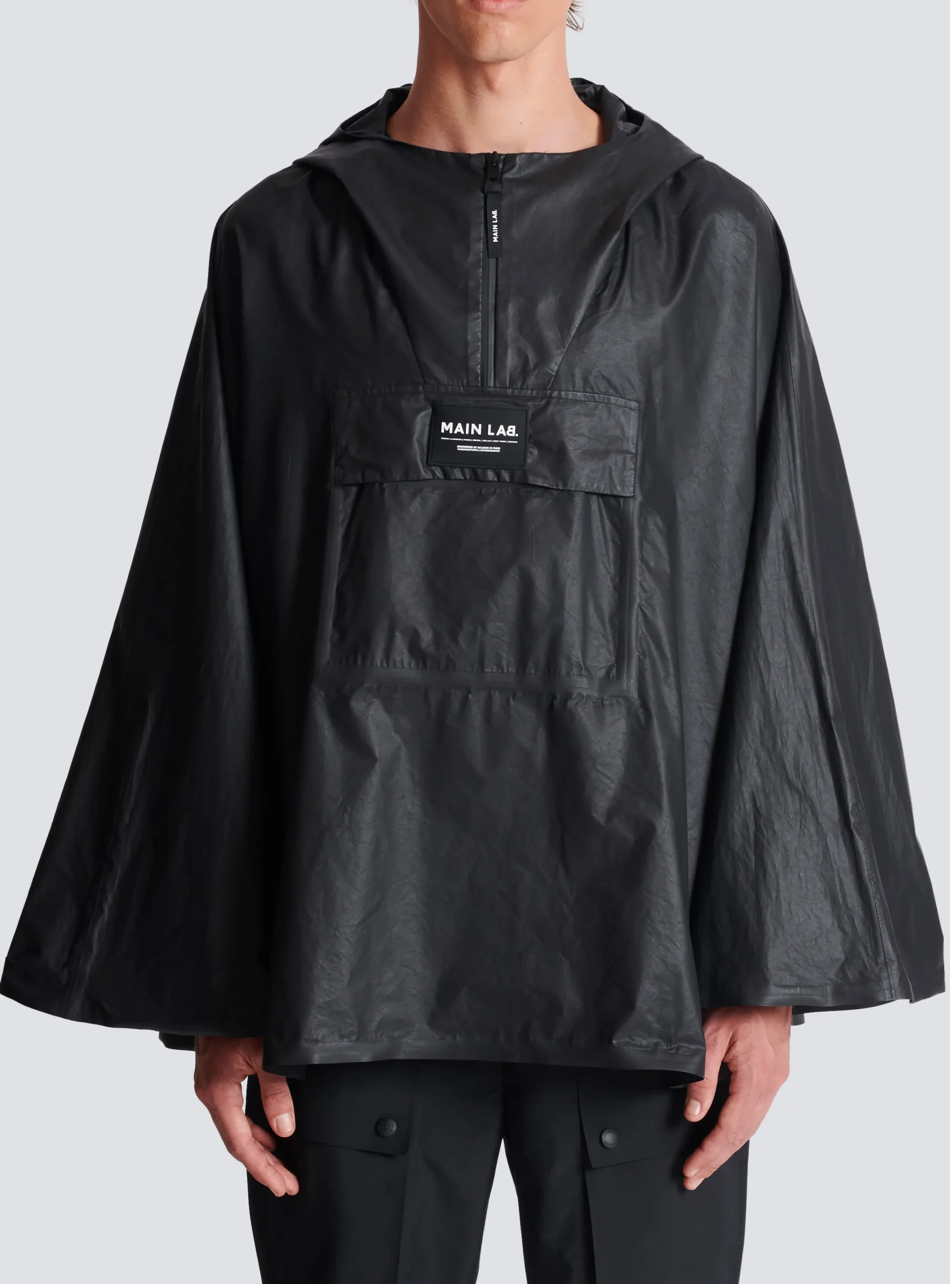 Balmain Main Lab Cape