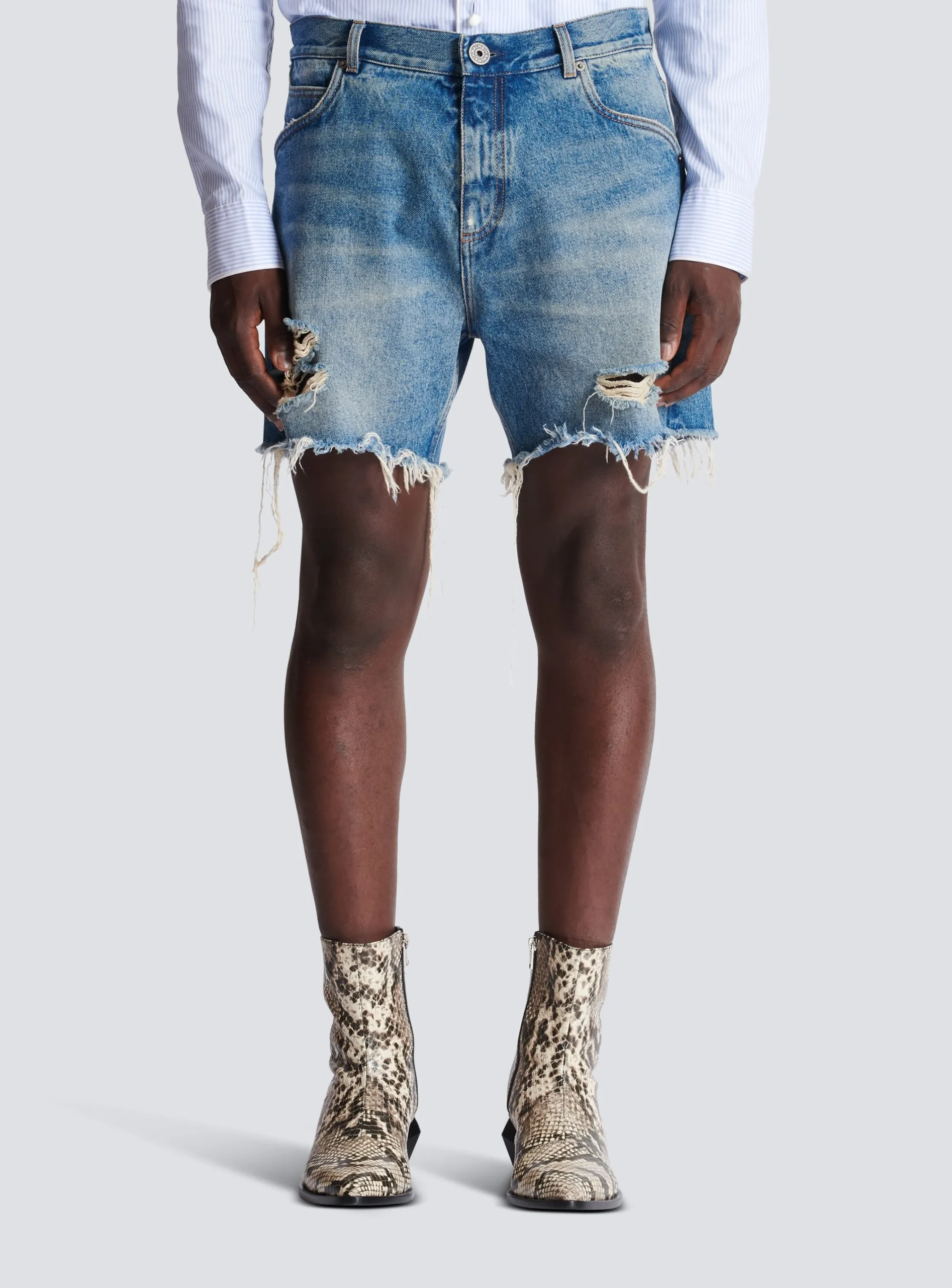 Balmain Unisex Shorts In Vintage Wash Denim